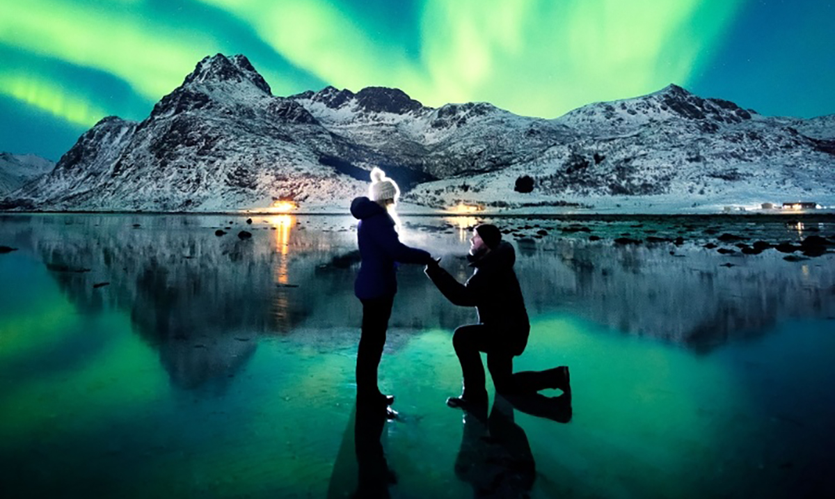 Photographer Proposes Under the Northern Lights, Achieves the Most Spectacular Proposal Photo Ever