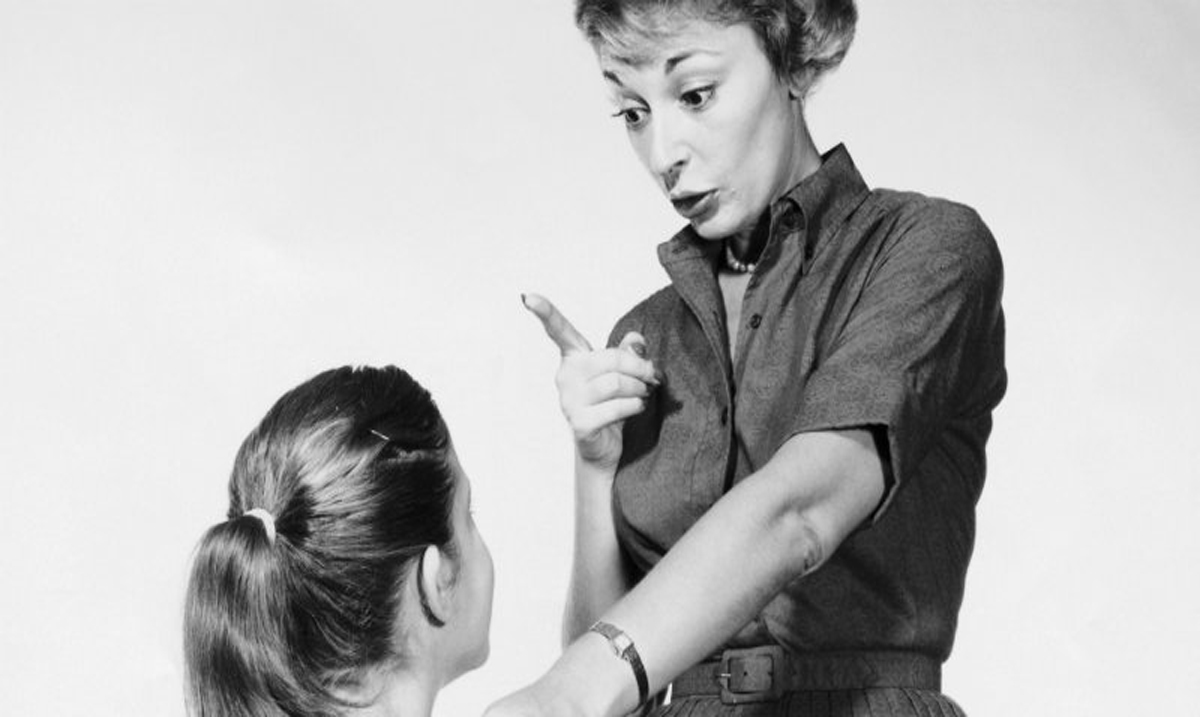 26 Indisputable Characteristics of A Narcissistic Mother